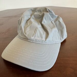 NEW Mountain Hardwear Light Gray Waterproof Hat